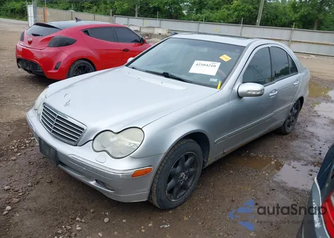 2002 Mercedes-Benz C 320 z USA, uszkodzony, nr VIN WDBRF64J52E009146